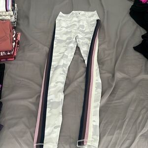 Spiritual Gangster leggings with stripes down the sides size Small